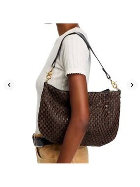 Clare V Moyen Messenger